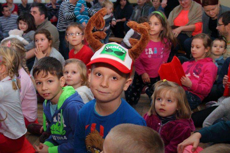 zdjęcie grupowe dzieci podczas Ciastka z Bajką